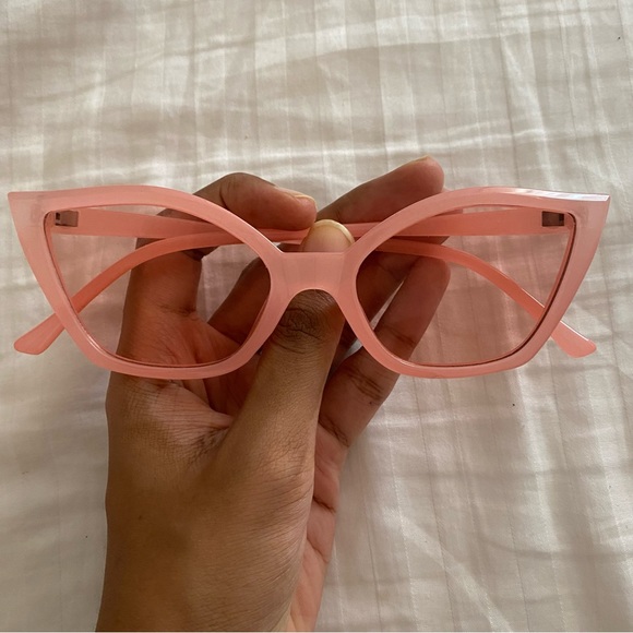 Designer pastel pink Cateye sunglasses - Picture 4 of 4